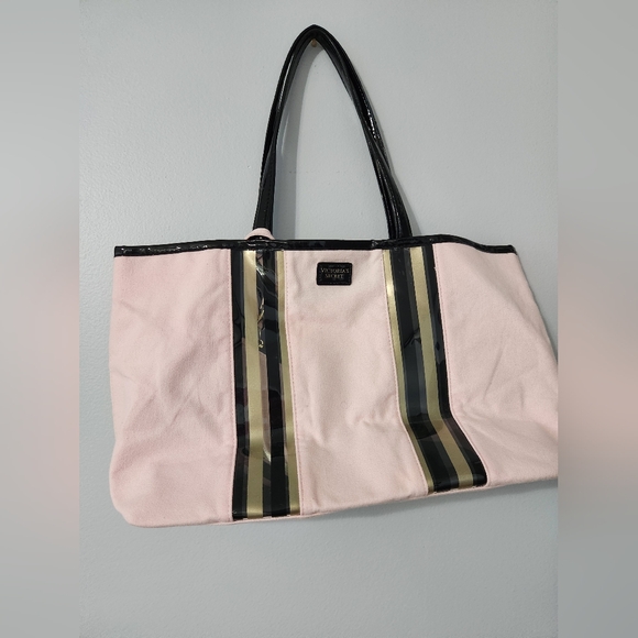 Victoria's Secret Handbags - NWT Victoria’s Secret Pink Tote Bag w/ Matching Wristlet